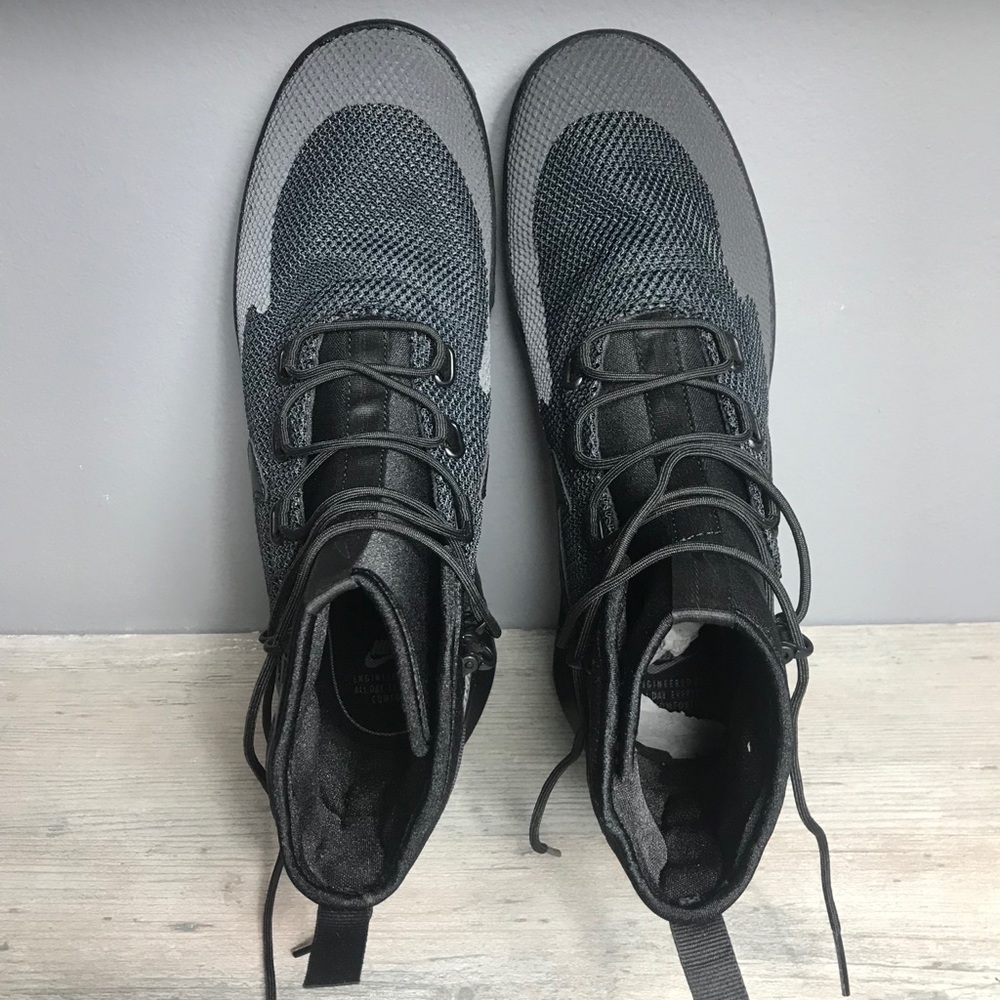 NWT Nike Air Wild Mid Mens Triple Black Boots - Picture 7 of 8